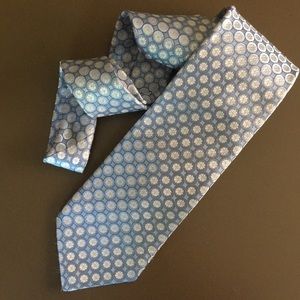 Gorgeous IKE BEHAR Hand Tailored Tie - 100% silk